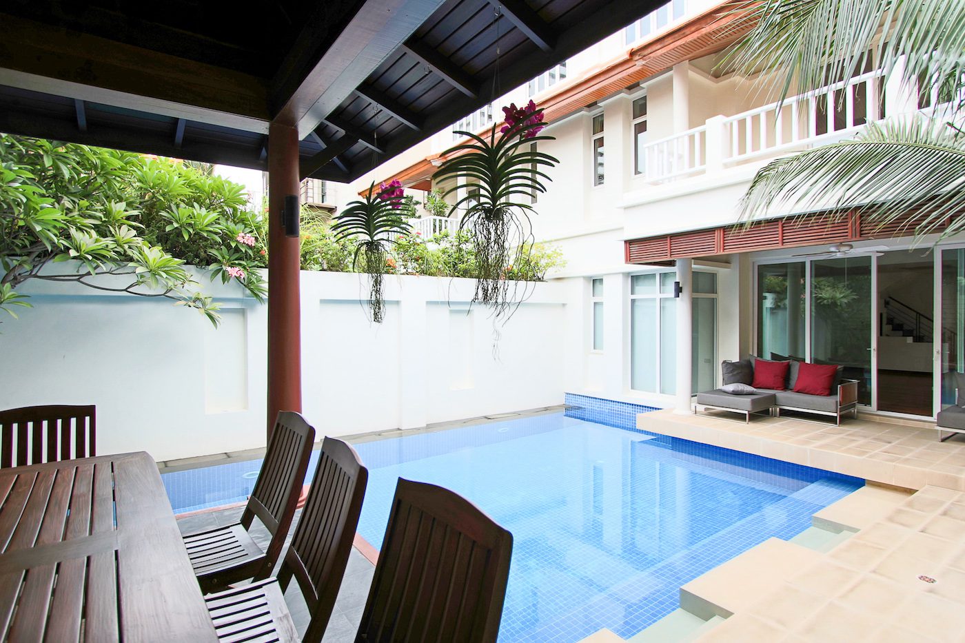 Beautiful Four Bedroom with Private Pool for Rent in Phrom Phong