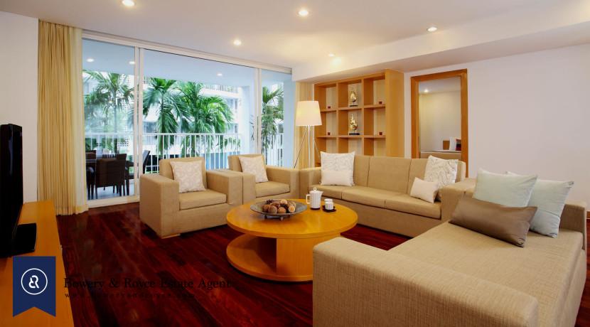 Beautiful-four-bedroom-plus-maid-for-rent-in-Ekkamai-0-830x460