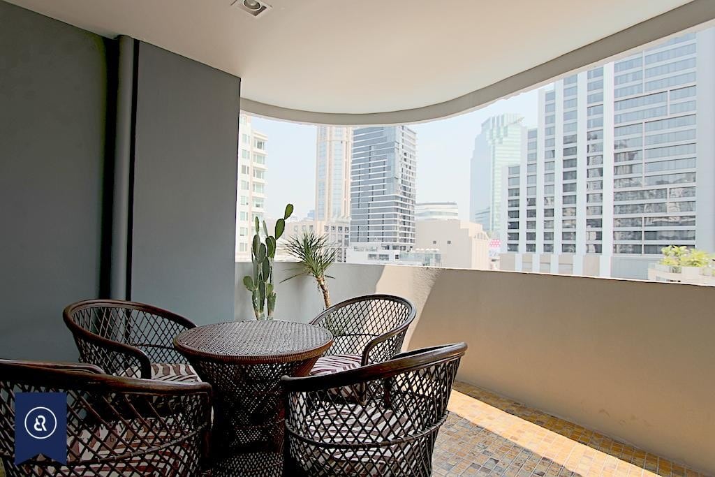Chic-and-stylish-two-bedroom-condo-for-rent-in-phromphong-7-1-1024x683