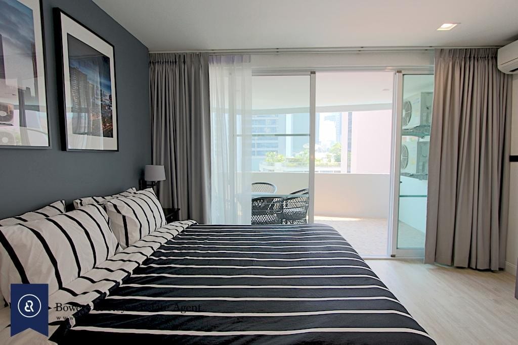 Chic-and-stylish-two-bedroom-condo-for-rent-in-phromphong-9-1-1024x683