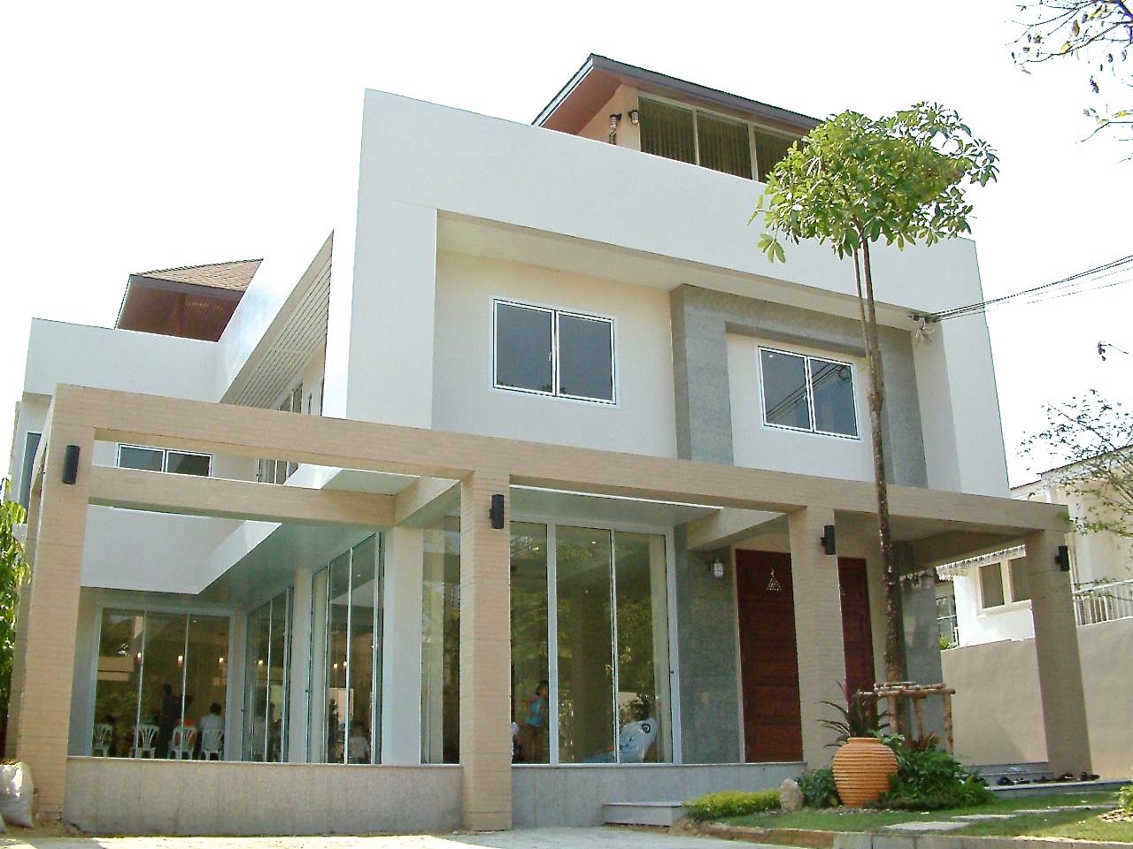 Modern Four Bedroom Detached House with Private Pool For Rent in Thong Lor