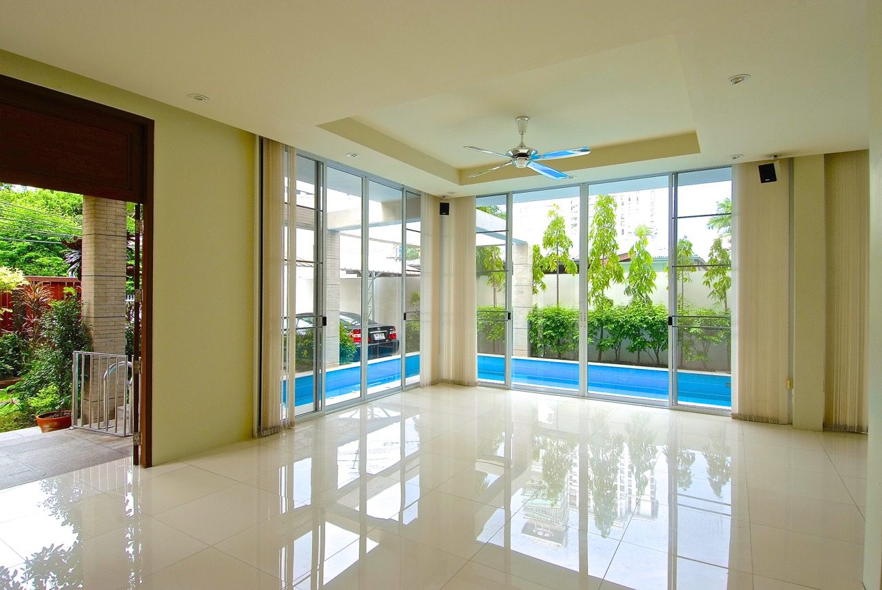 Modern Four Bedroom Detached House with Private Pool For Rent in Thong Lor