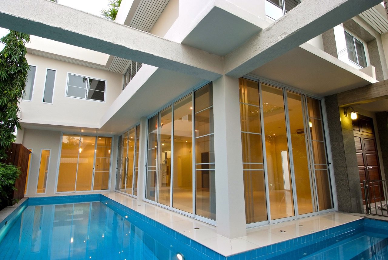 Modern Four Bedroom Detached House with Private Pool For Rent in Thong Lor