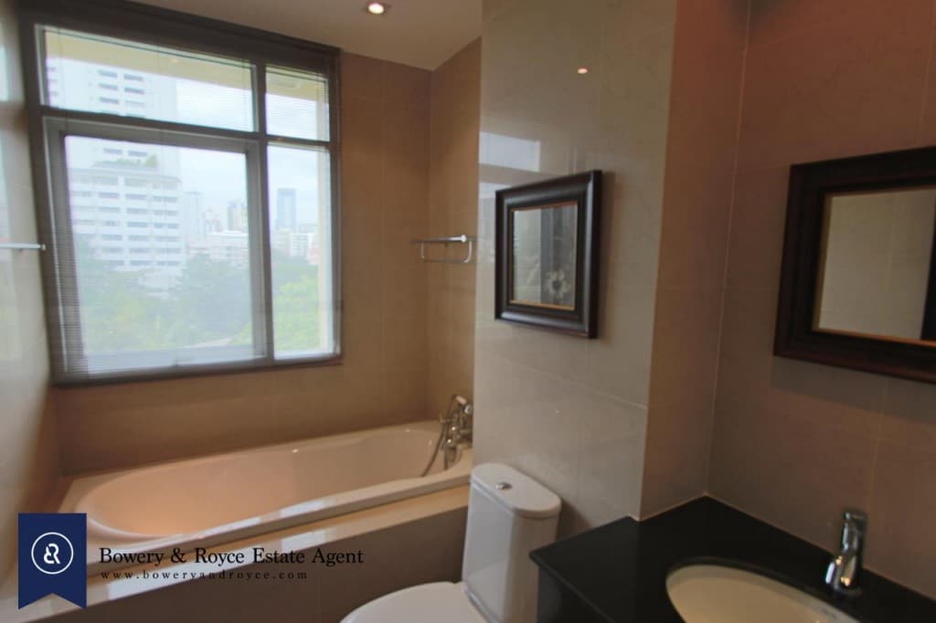 Elegant-Two-Bedroom-Condo-for-Rent-in-Phrom-Phong-8-1024x682