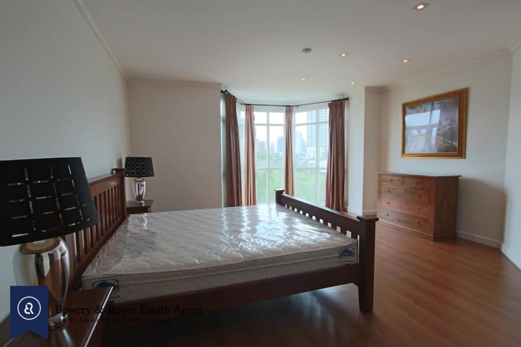 Elegant-Two-Bedroom-Condo-for-Rent-in-Phrom-Phong-9-1024x682