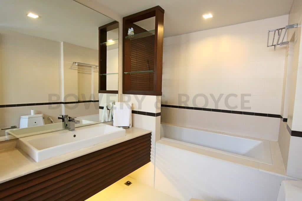 Great Location Four Bedroom House with Private Pool for Rent in Thong Lor