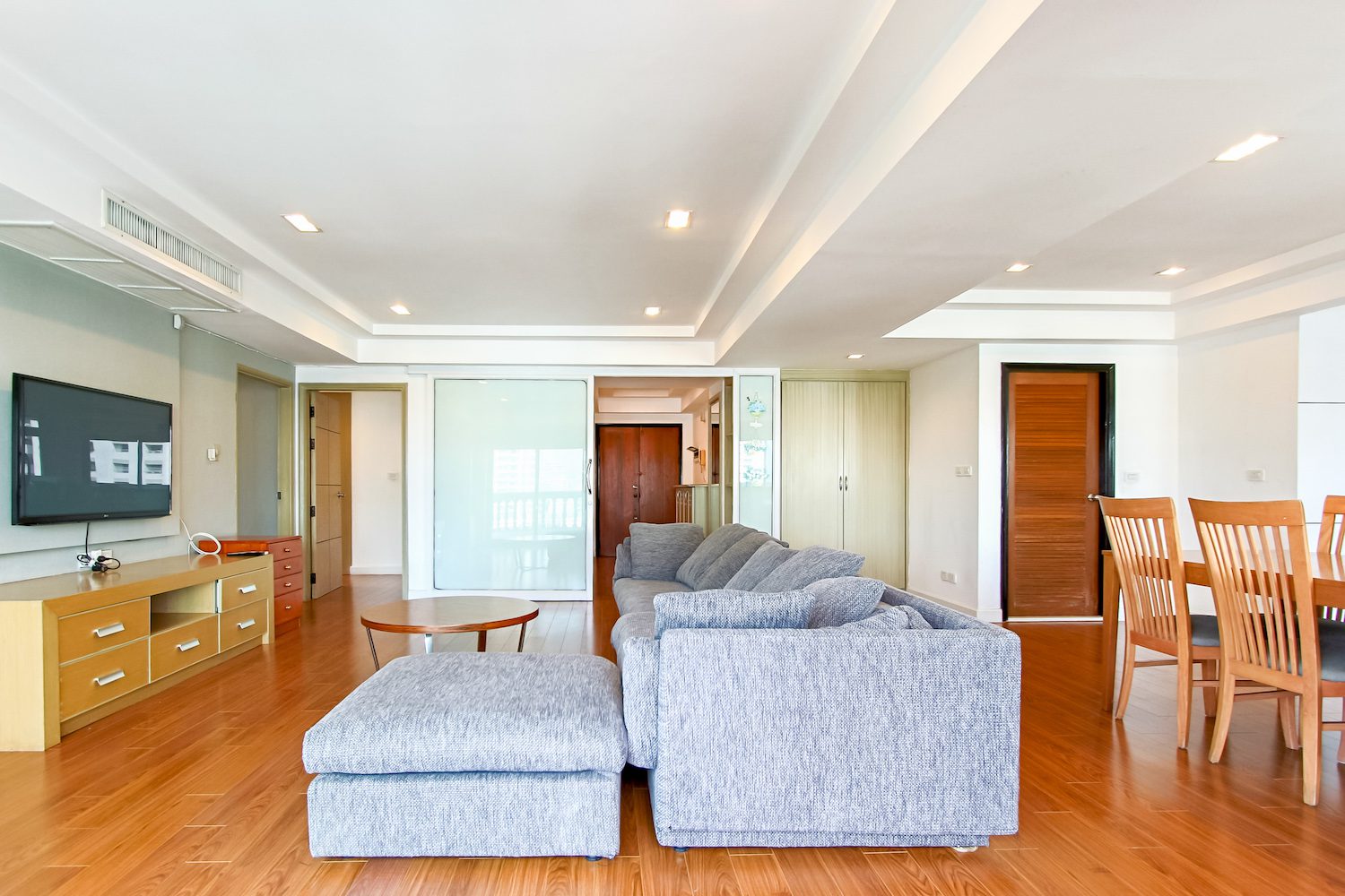 Great Location Three Bedroom Condo for Rent in Phrom Phong-1