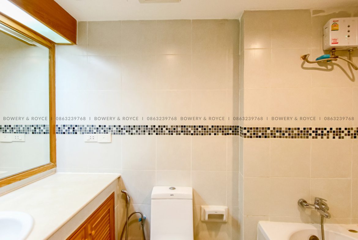 Great Location Three Bedroom Condo for Rent in Phrom Phong