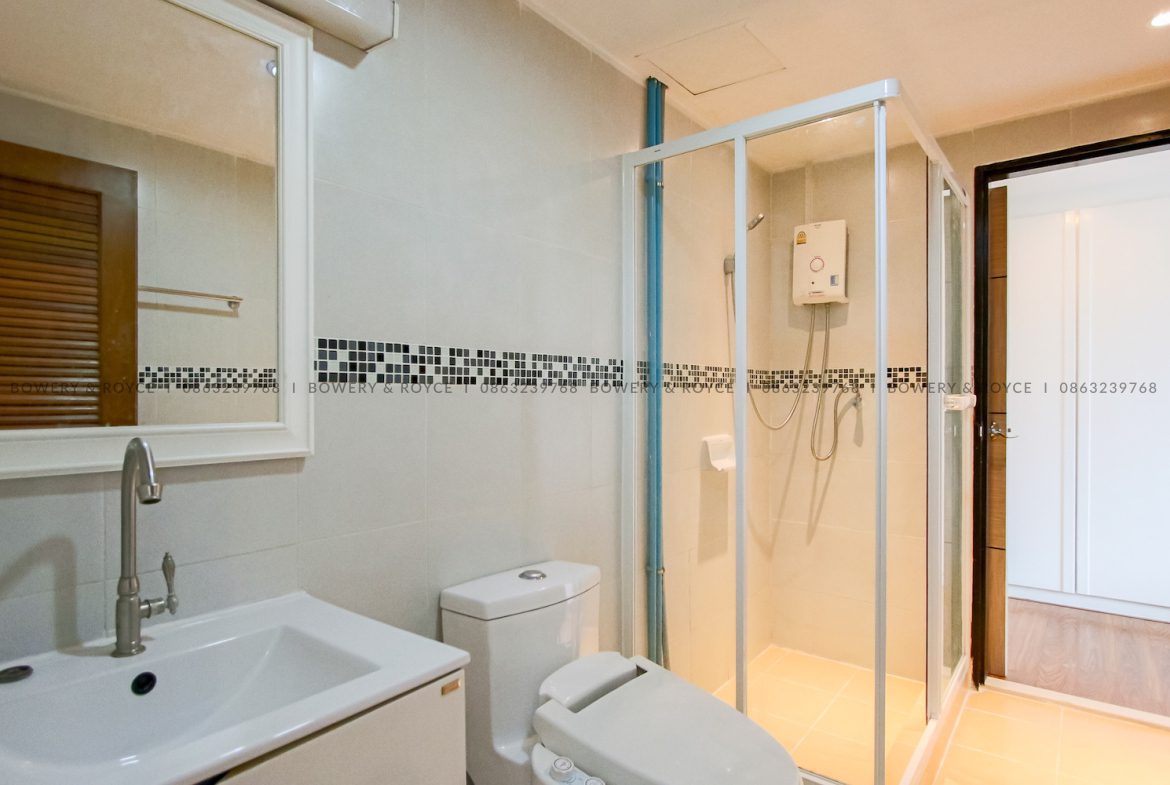 Great Location Three Bedroom Condo for Rent in Phrom Phong