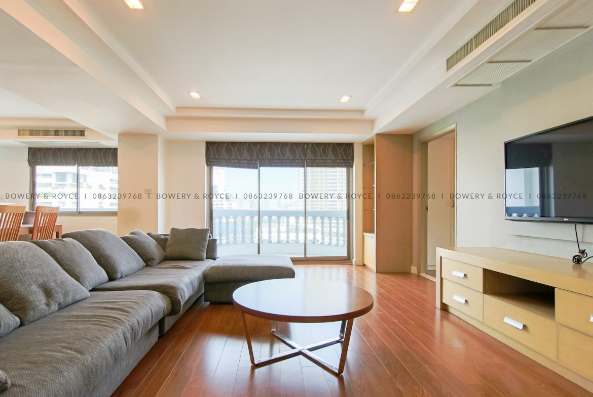 Great Location Three Bedroom Condo for Rent in Phrom Phong-1