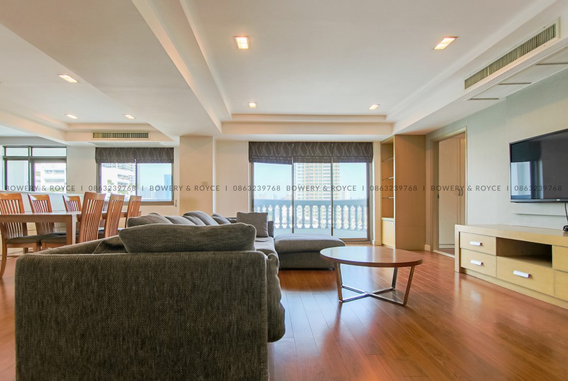 Great Location Three Bedroom Condo for Rent in Phrom Phong-1