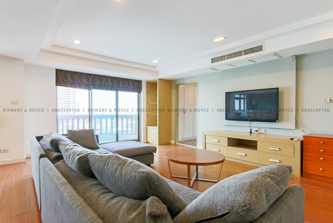 Great Location Three Bedroom Condo for Rent in Phrom Phong-1