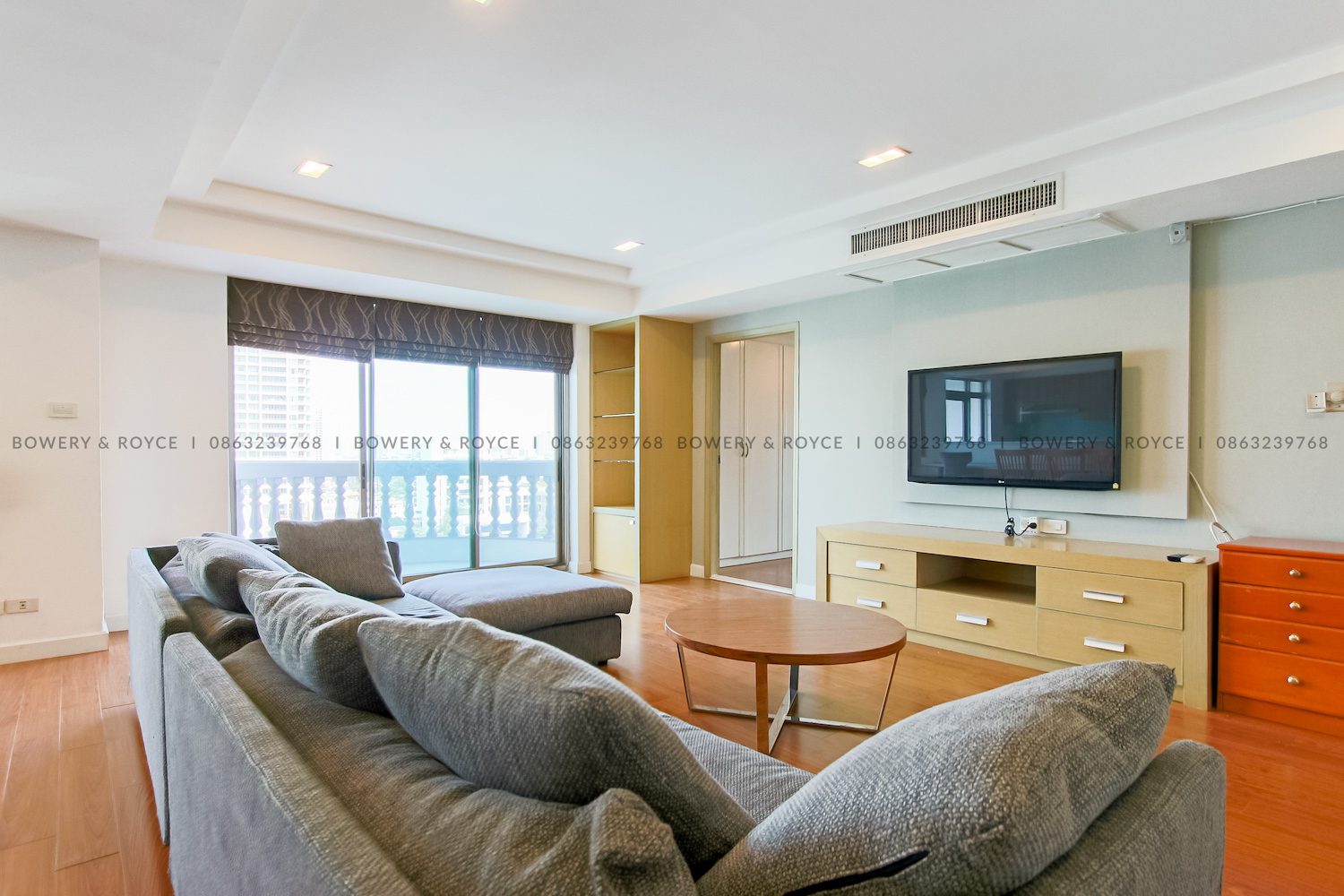 Great Location Three Bedroom Condo for Rent in Phrom Phong-1