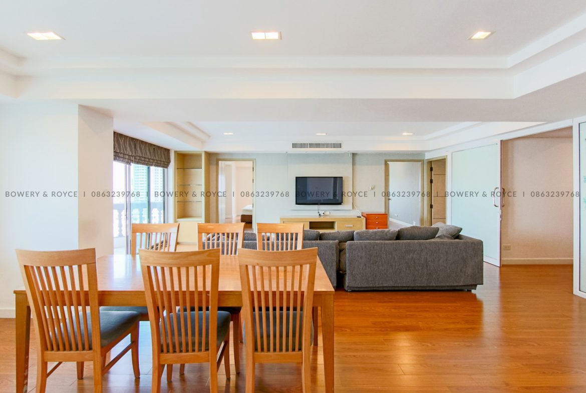 Great Location Three Bedroom Condo for Rent in Phrom Phong-1
