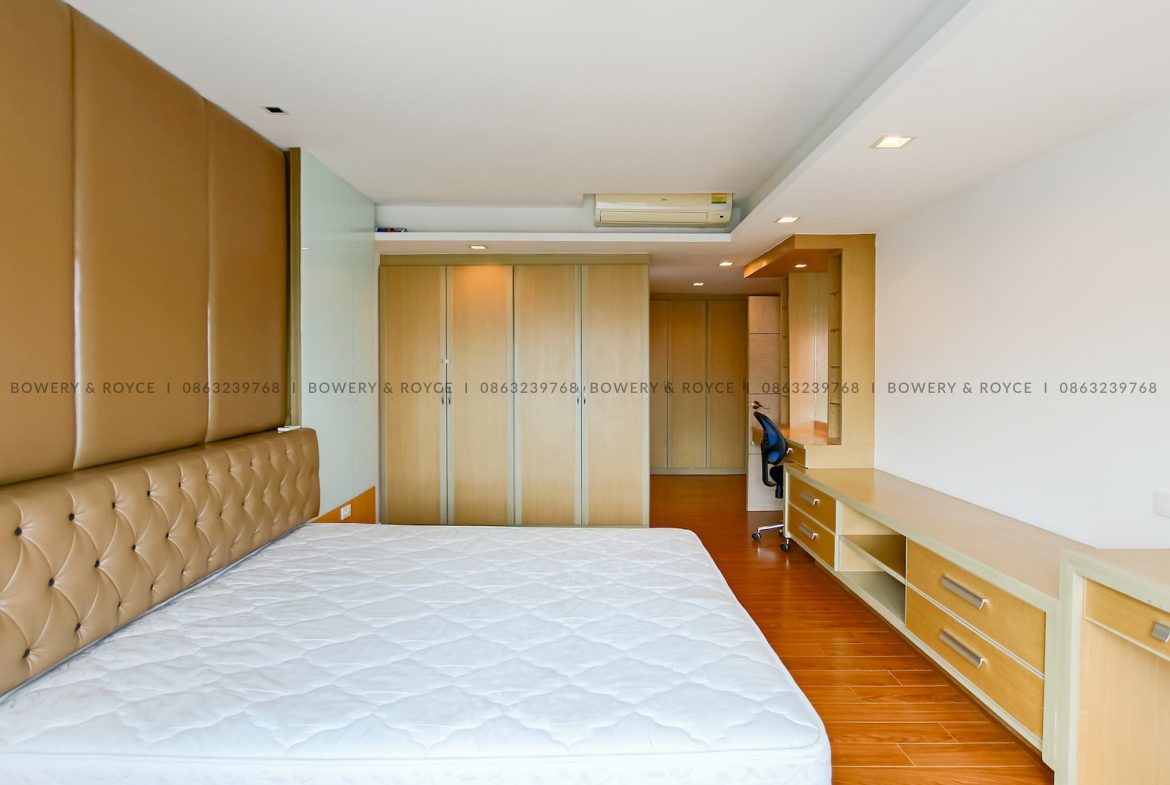 Great Location Three Bedroom Condo for Rent in Phrom Phong