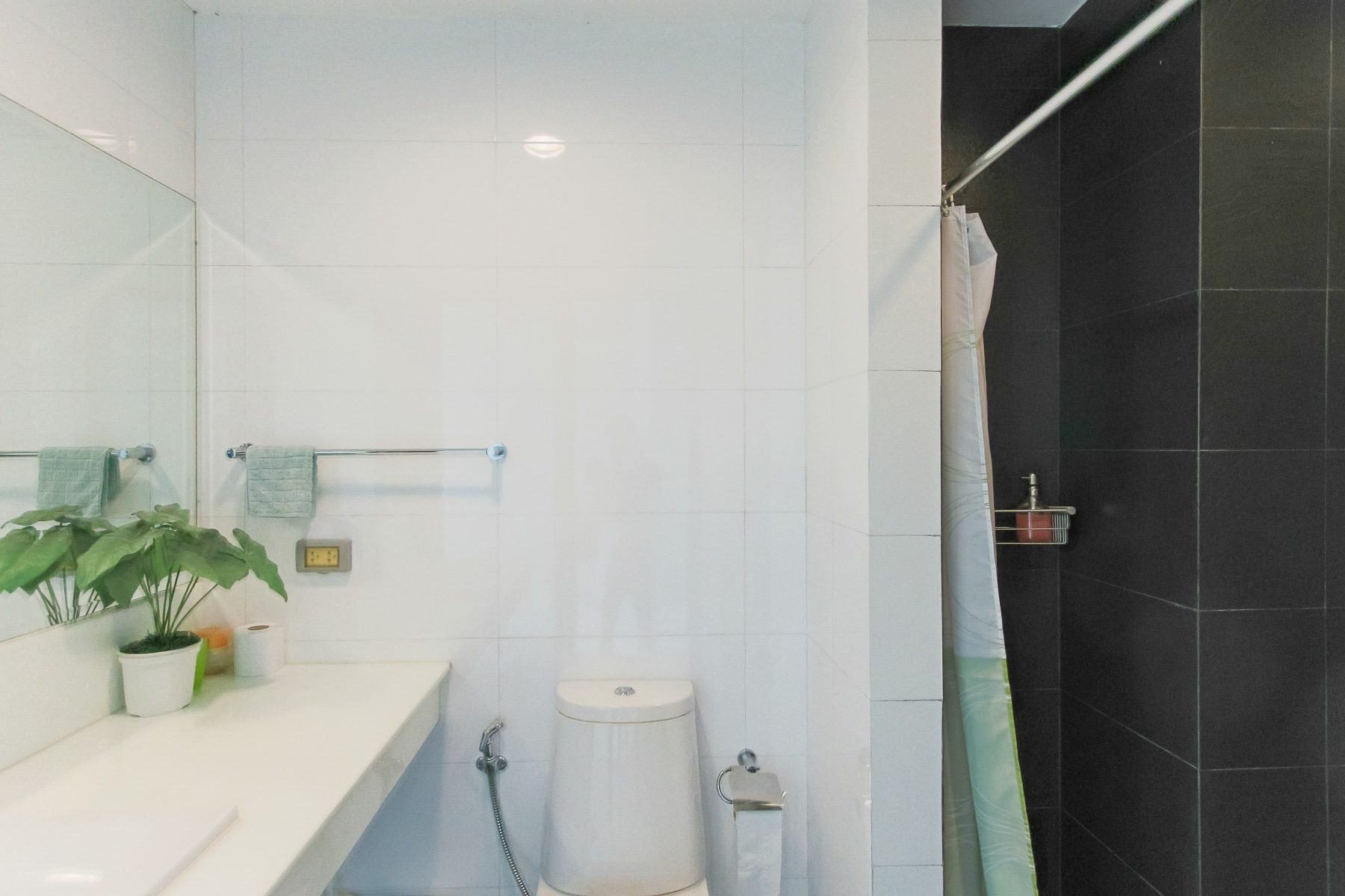 Peaceful two bedroom condo for rent in Ekkamai