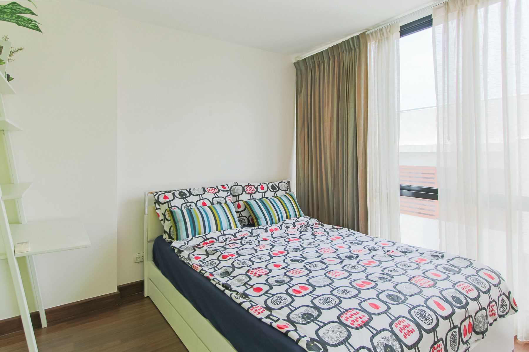 Peaceful two bedroom condo for rent in Ekkamai