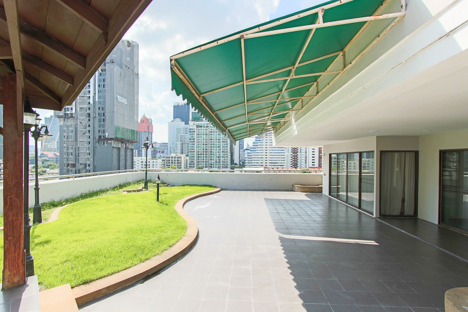 Enormous Five Bedroom Condo for Rent in Phrom Phong