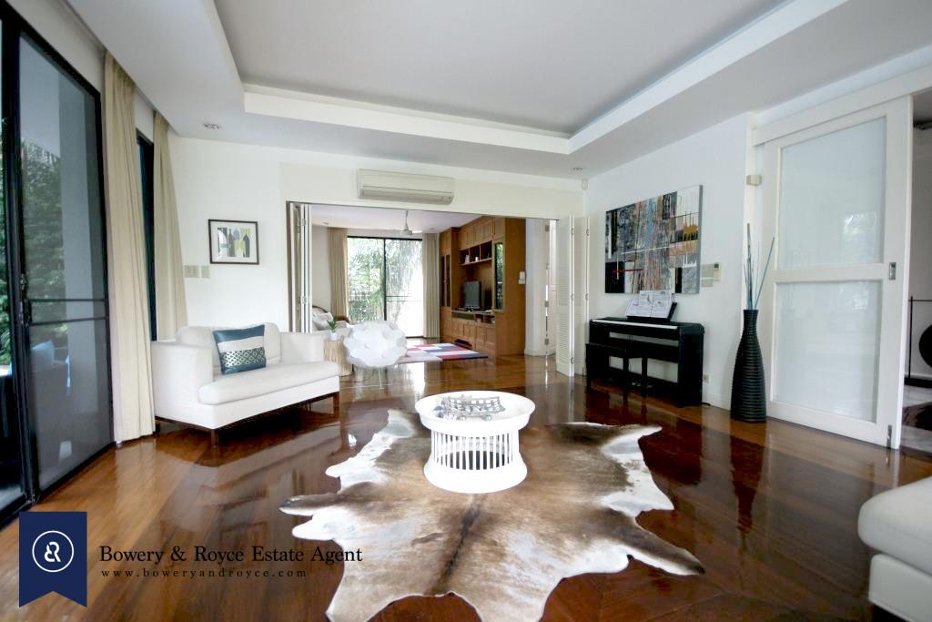 Immaculate-Four-Bedroom-Famliy-House-with-Private-Pool-for-Rent-in-Ekkamai-9-Living-Family-Rm-1