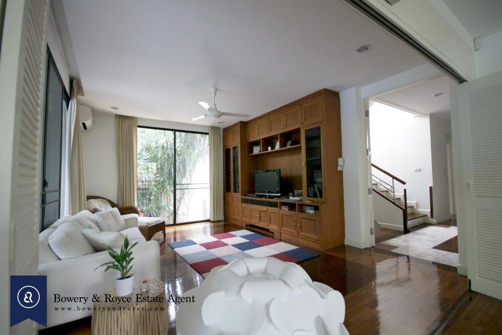 Immaculate-Four-Bedroom-Famliy-House-with-Private-Pool-for-Rent-in-Ekkamai-9-Living-Family-Rm-1
