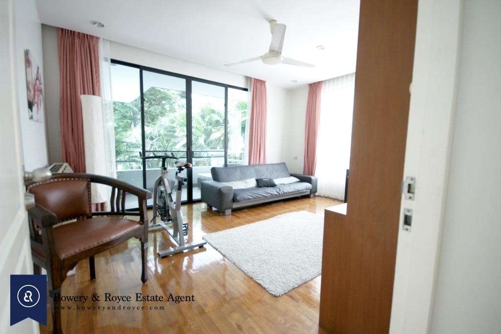 Immaculate-Four-Bedroom-Famliy-House-with-Private-Pool-for-Rent-in-Ekkamai-9-Living-Family-Rm-1