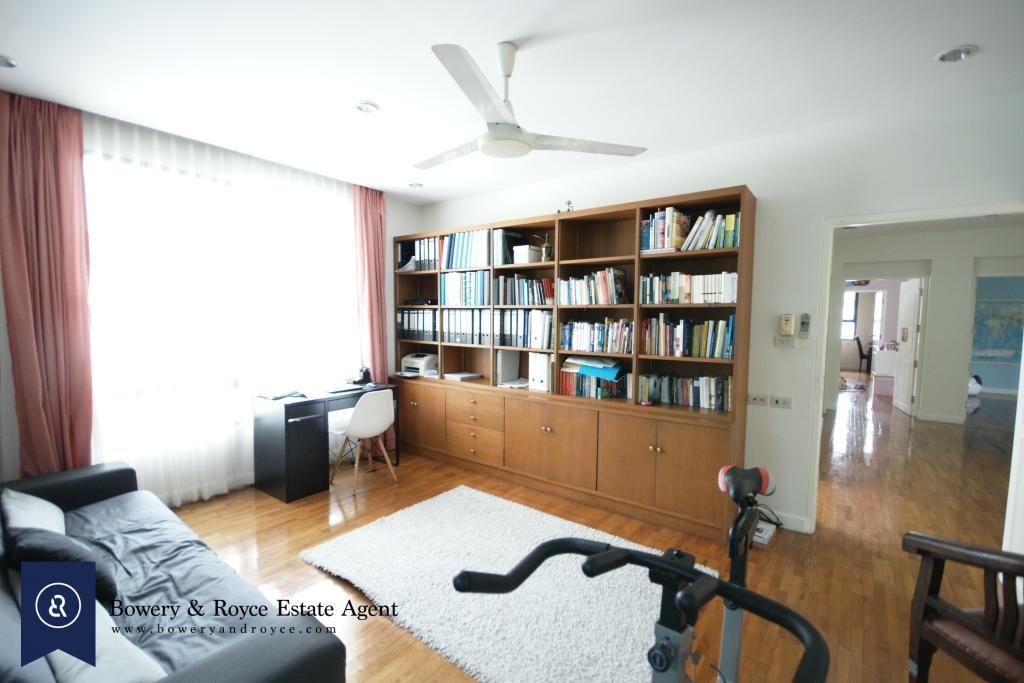 Immaculate-Four-Bedroom-Famliy-House-with-Private-Pool-for-Rent-in-Ekkamai-9-Living-Family-Rm-1
