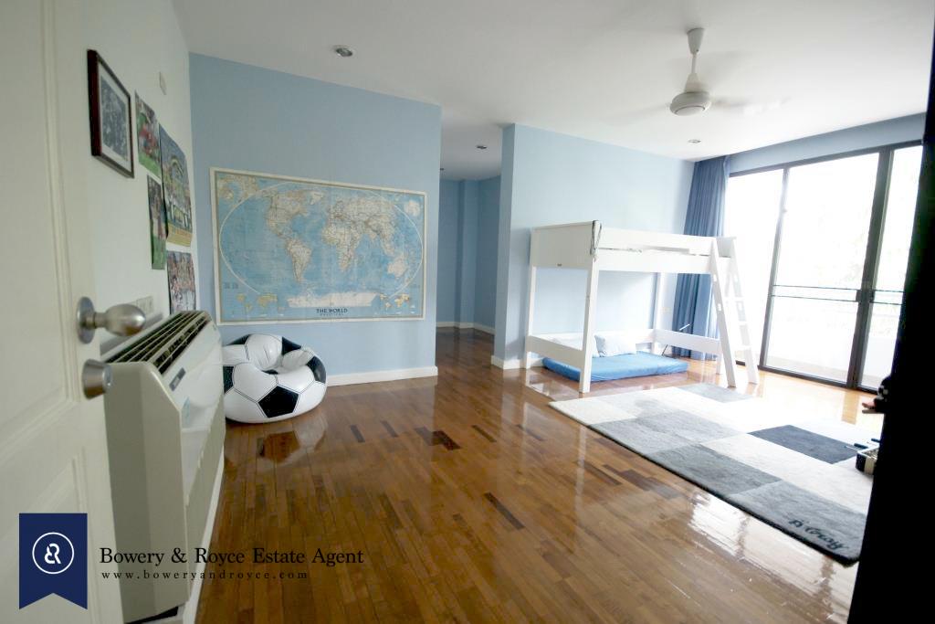 Immaculate-Four-Bedroom-Famliy-House-with-Private-Pool-for-Rent-in-Ekkamai-9-Living-Family-Rm-1