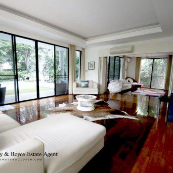 Immaculate-Four-Bedroom-Famliy-House-with-Private-Pool-for-Rent-in-Ekkamai-9-Living-Family-Rm-1
