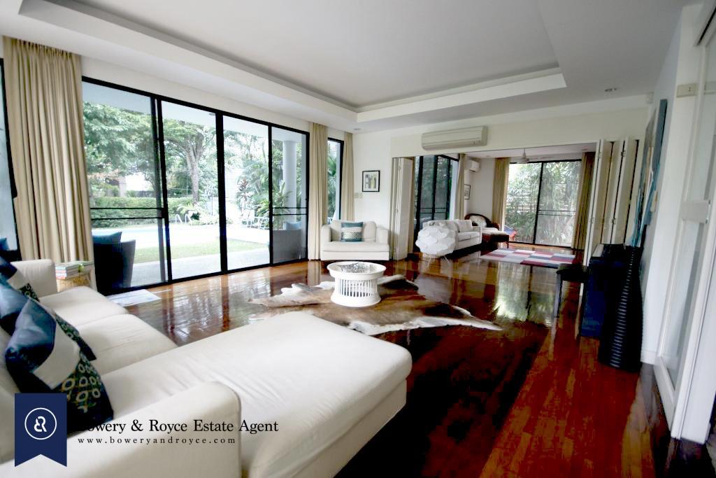 Immaculate-Four-Bedroom-Famliy-House-with-Private-Pool-for-Rent-in-Ekkamai-9-Living-Family-Rm-1