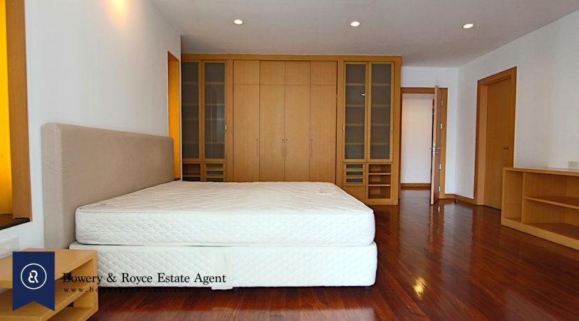 Immaculate Three Bedroom Condo for Rent in Ekkamai