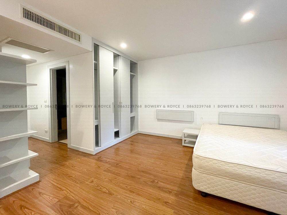 Immaculate Three Bedroom Apartment for Rent in Ekkamai