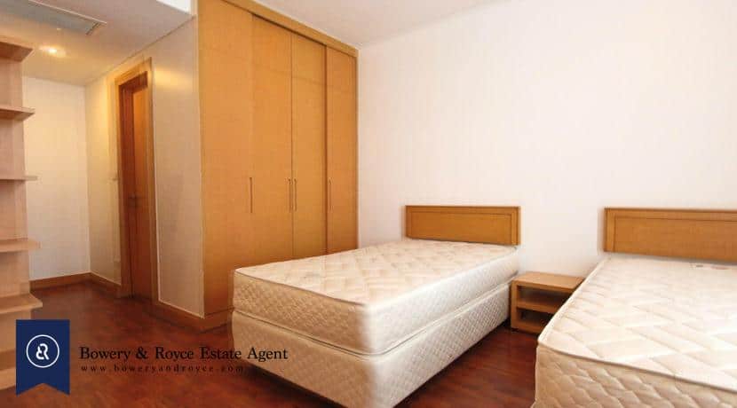Immaculate Three Bedroom Condo for Rent in Ekkamai