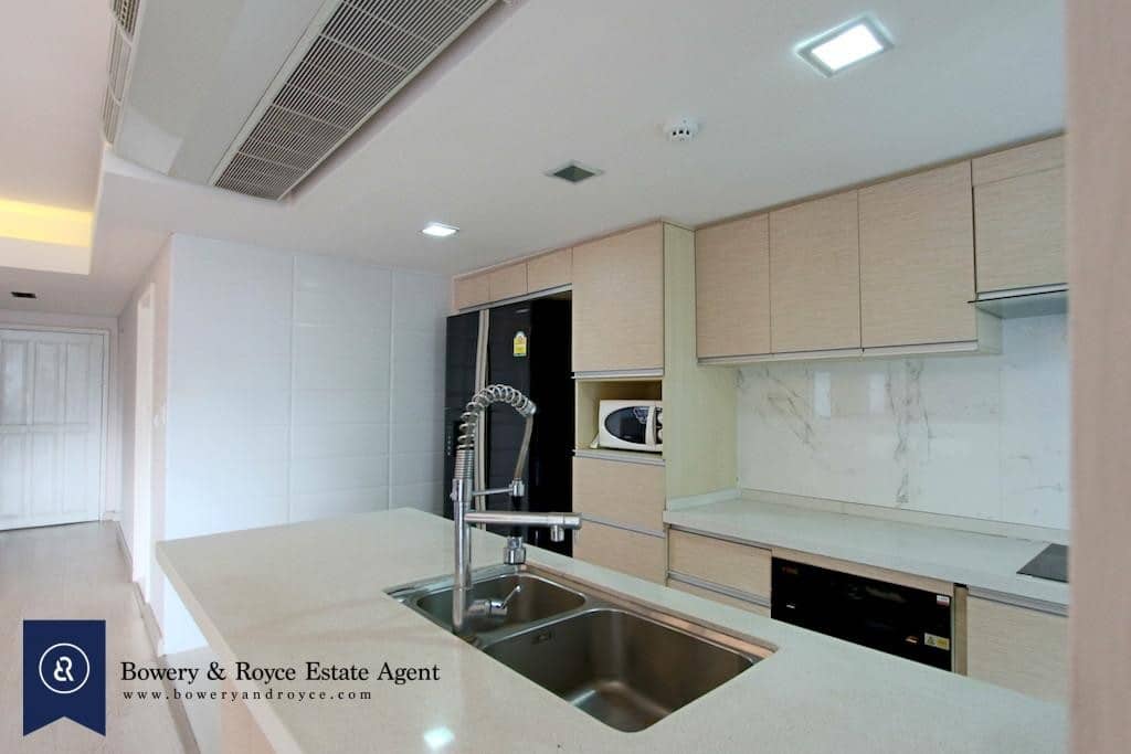 Immaculate Three Bedroom Plus Maid Condo for Rent and for Sale in Phrom Phong