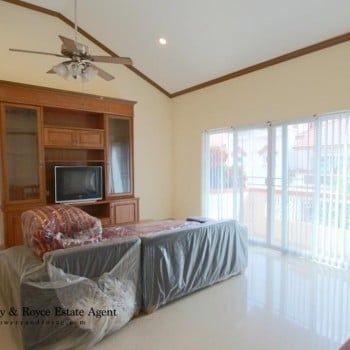 Large Two Bedroom Plus Study Condo for Rent in Phrom Phong