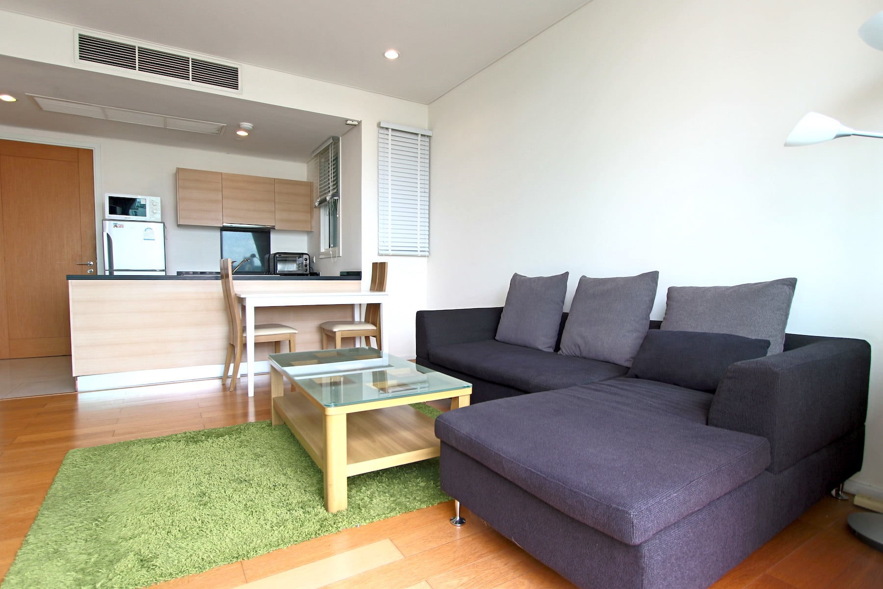 Lovely One Bedroom Condo for Rent in Asoke-1