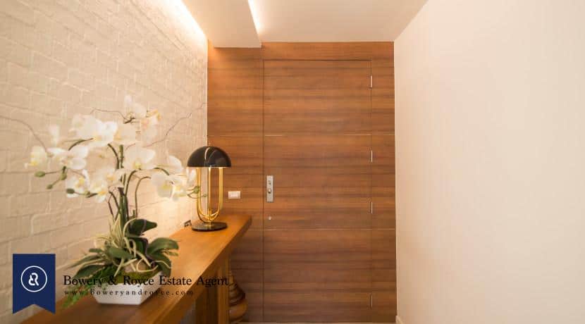 Magnificent-Three-Bedroom-Condo-for-Sale-in-Ekkamai-ENTRY-4-830x460