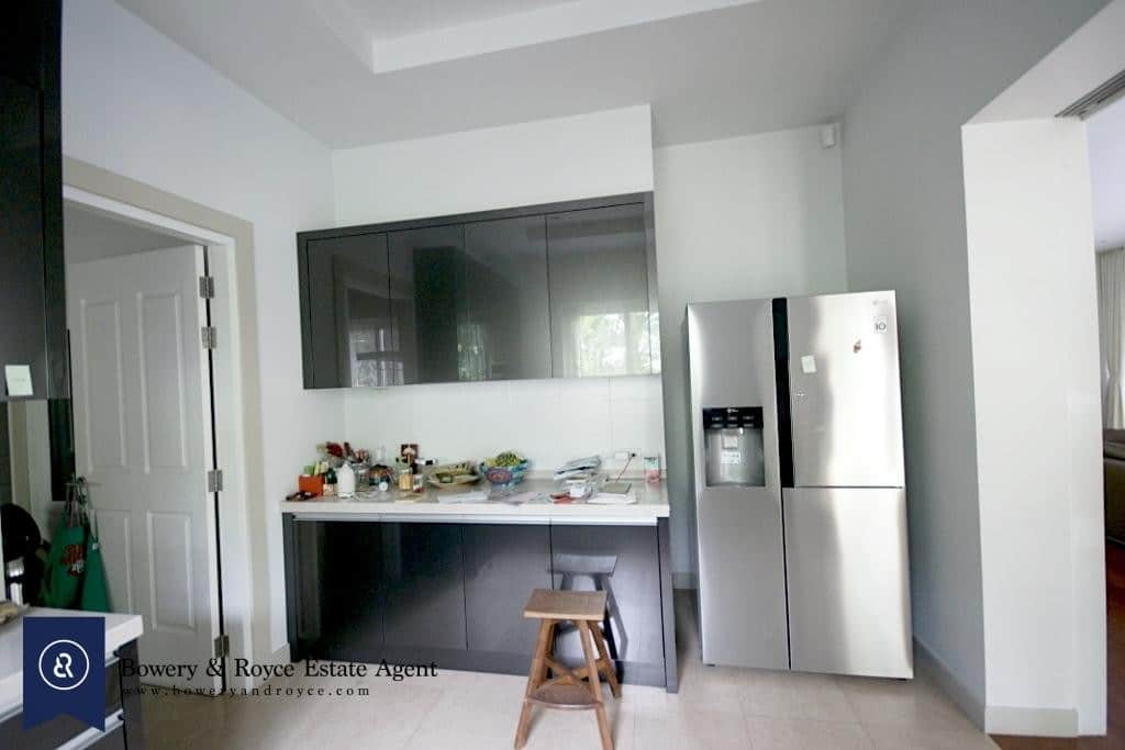 Modern-Spacious-Four-Bedroom-Plus-Pool-for-Rent-in-Ekkamai_12_Kitchen3-1024x683