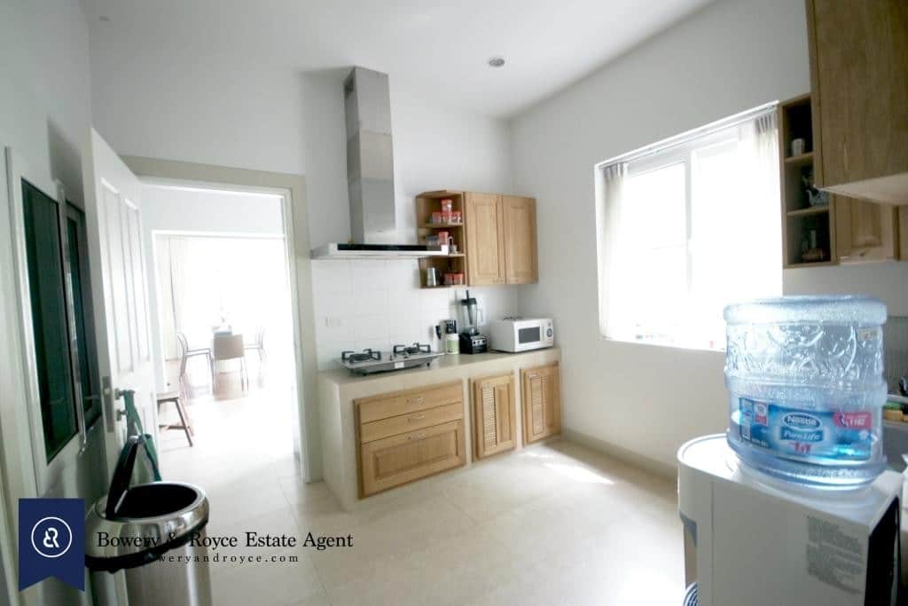 Modern-Spacious-Four-Bedroom-Plus-Pool-for-Rent-in-Ekkamai_12_Kitchen3-1024x683