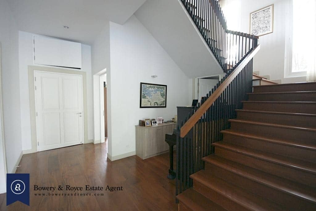 Modern-Spacious-Four-Bedroom-Plus-Pool-for-Rent-in-Ekkamai_12_Kitchen3-1024x683