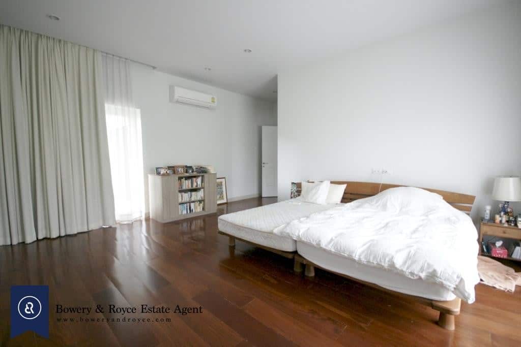 Modern-Spacious-Four-Bedroom-Plus-Pool-for-Rent-in-Ekkamai_12_Kitchen3-1024x683