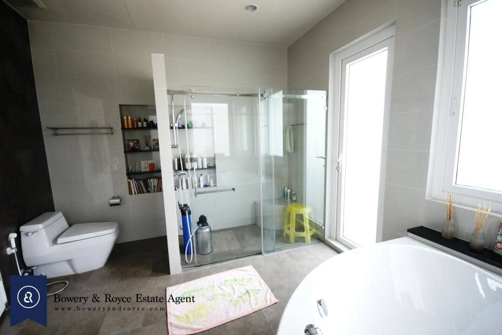 Modern-Spacious-Four-Bedroom-Plus-Pool-for-Rent-in-Ekkamai_12_Kitchen3-1024x683