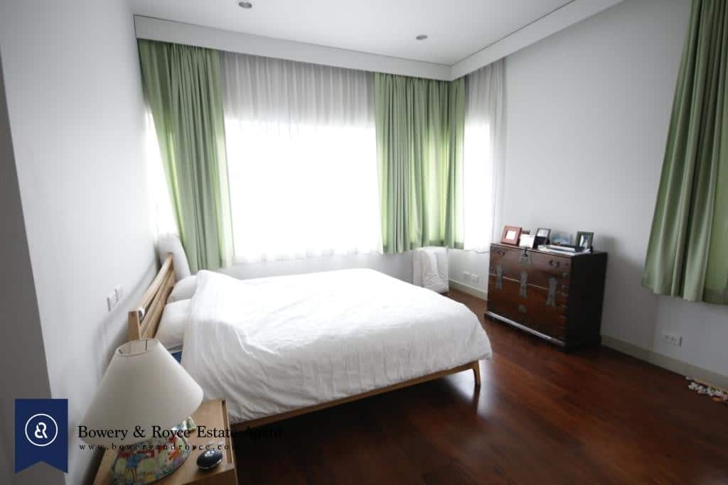 Modern-Spacious-Four-Bedroom-Plus-Pool-for-Rent-in-Ekkamai_12_Kitchen3-1024x683