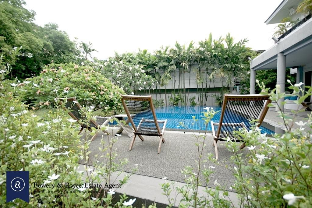 Modern-Spacious-Four-Bedroom-Plus-Pool-for-Rent-in-Ekkamai_9-1024x683
