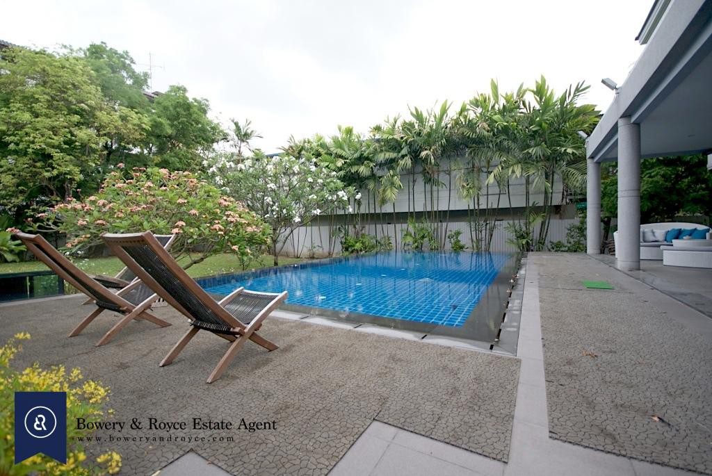 Modern-Spacious-Four-Bedroom-Plus-Pool-for-Rent-in-Ekkamai_9-1024x683