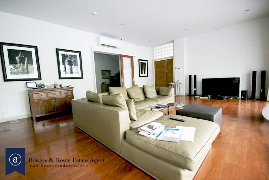 Modern-Spacious-Four-Bedroom-Plus-Pool-for-Rent-in-Ekkamai_9-1024x683