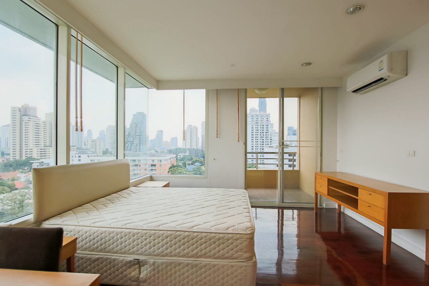 Move-in-Ready Three Bedroom Plus Office Condo for Rent in Phrom Phong