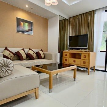 Pets Friendly One Bedroom Plus office Condo for Rent in Thong Lor