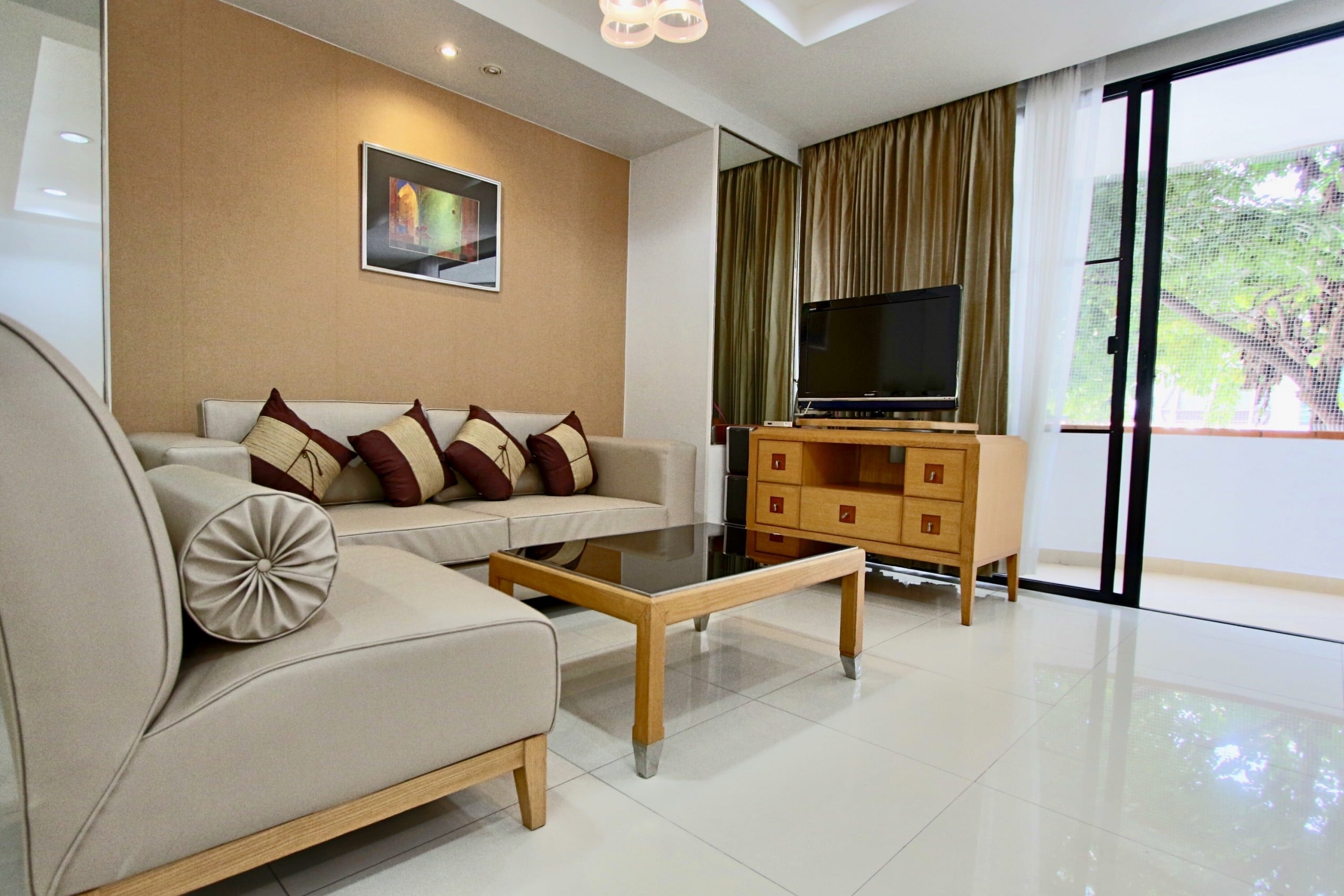 Pets Friendly One Bedroom Plus office Condo for Rent in Thong Lor