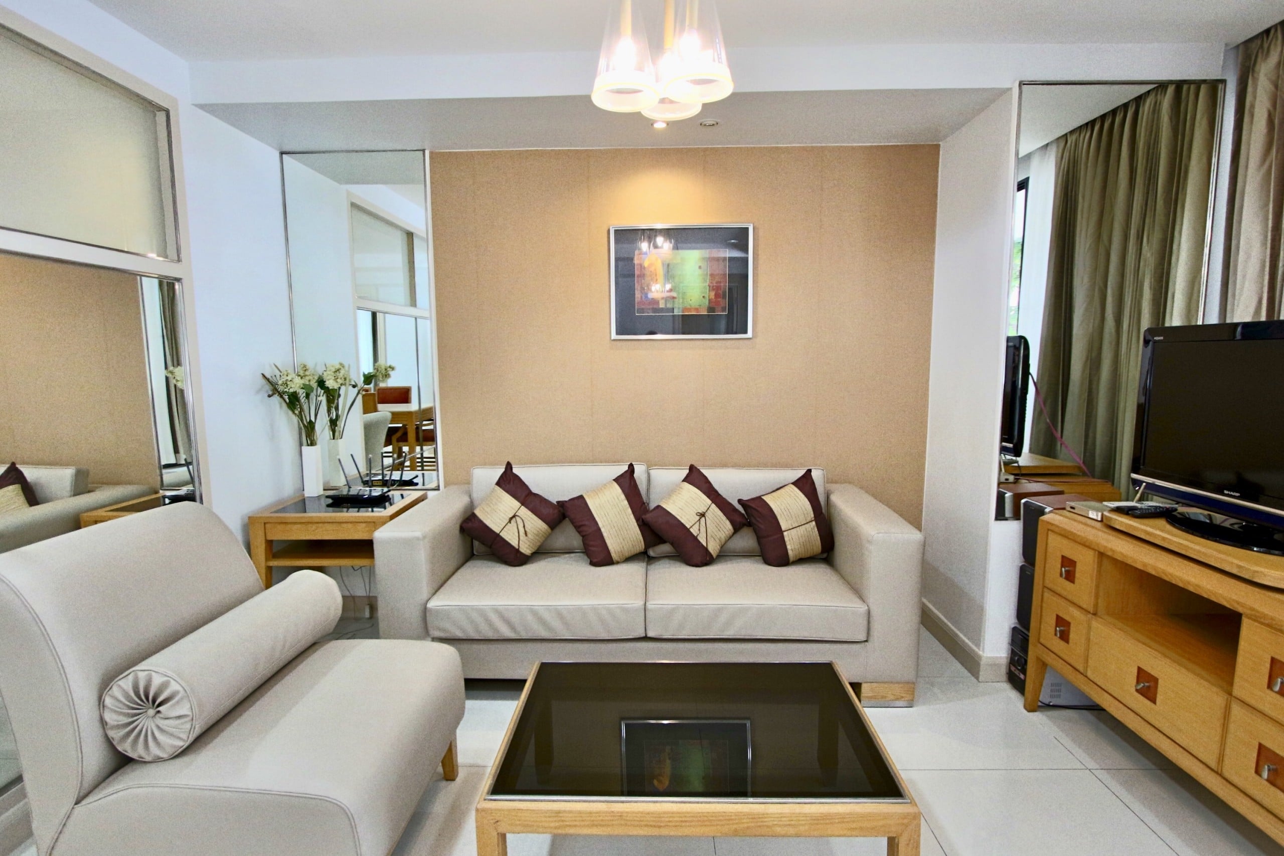 Pets Friendly One Bedroom Plus office Condo for Rent in Thong Lor