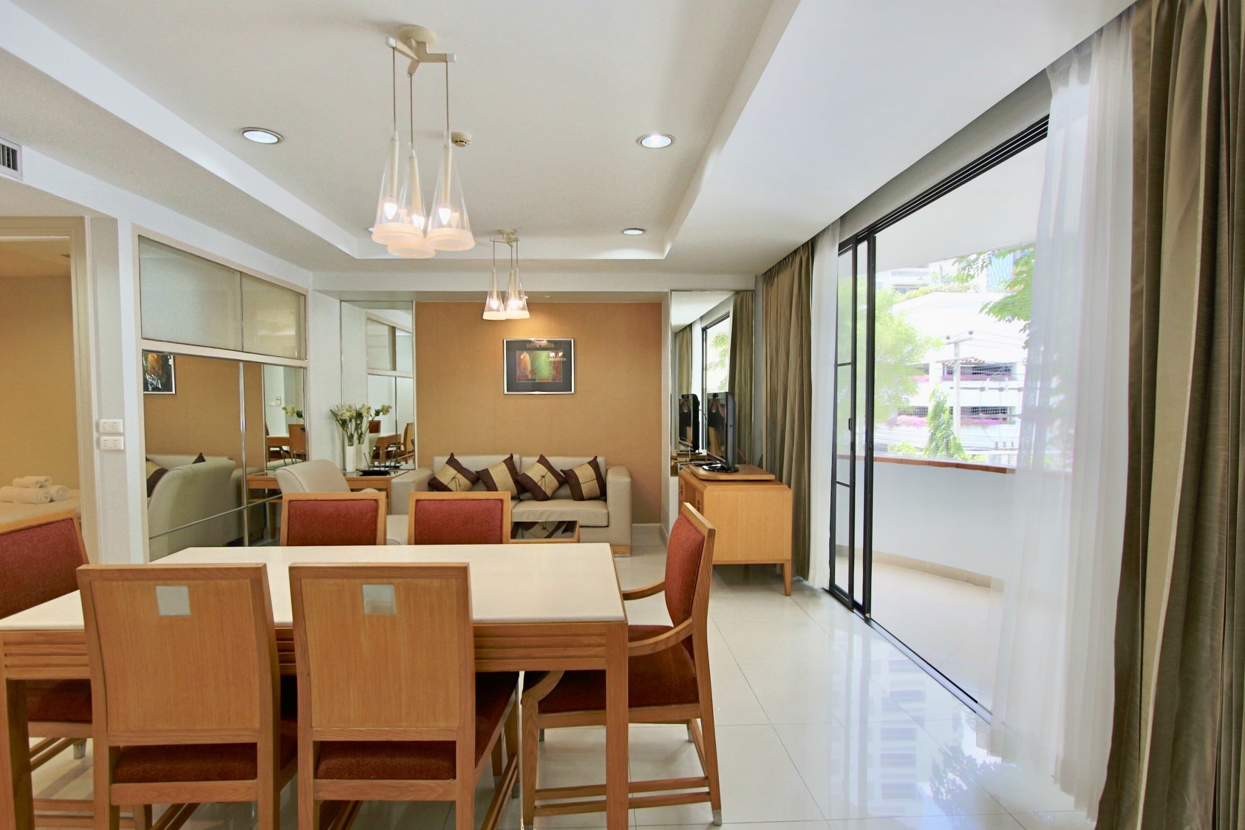 Pets Friendly One Bedroom Plus office Condo for Rent in Thong Lor